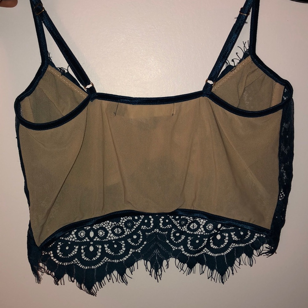 CUTE CROP TOP - Picture 2 of 4